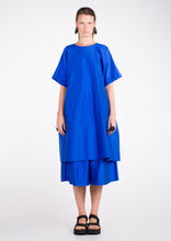 Load image into Gallery viewer, 100.099BLU - SILK OVERSIZED TEE
